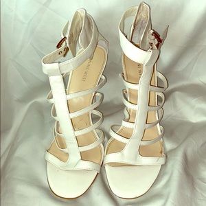 Off white 9 West sandal